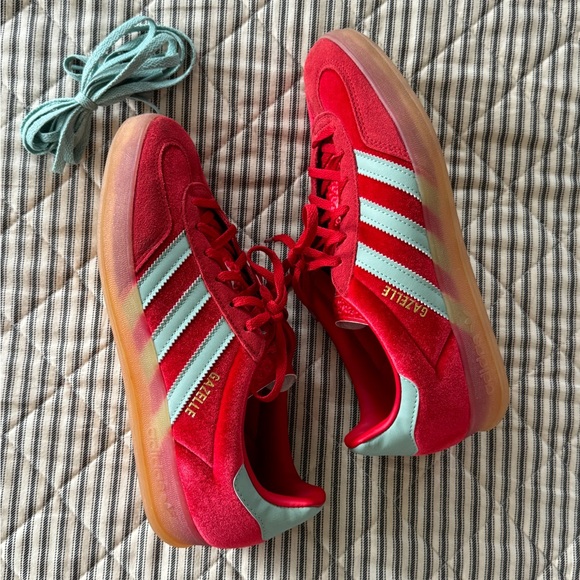 *WORN ONCE* Adidas Original Gazelle Indoor Sneakers - RED - Picture 2 of 5